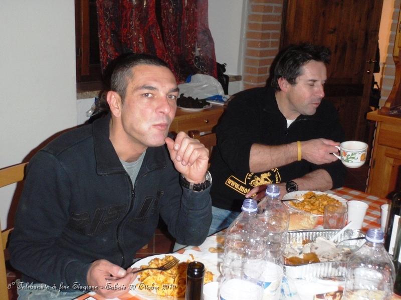 0033.JPG - Eccoli i più distanti, si tratta di Alberto e Michele da Como... caspiterina, son 500 km di trasferimento..