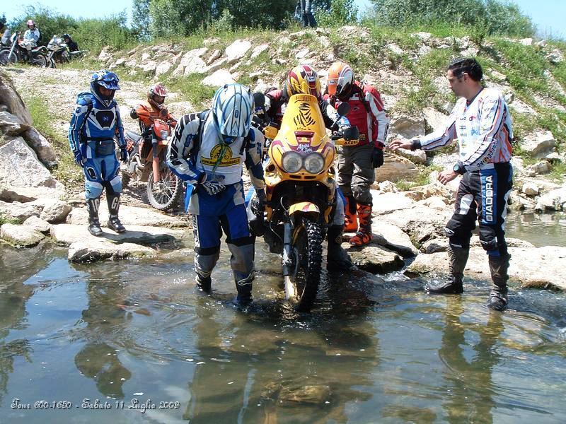 DSCF0837.JPG - Una volta sul Guado torna la tranquillità in tutto il gruppo telefonando di tanto in tanto per sapere le notizie da Rieti.