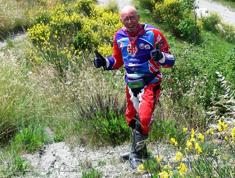 000.JPG - Il grande Pietro, uno degli Organizzatori, beh, Marcello Dall'Aglio lo conosco oramai da tantissimo tempo, da prima che Moto in Fuoristrada esistesse e oramai ce l'ho nel cuore, ma Pietro, questo personaggio, è stata una grande piacevole scoperta, mi sembra la passione fatta persona !! I miei complimenti Pietro, sei veramente un grande Uomo.