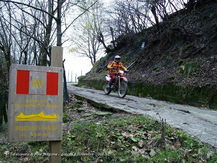 0089.JPG - ...dall'altro verso la pianura Padana e l'arco alpino. L'itinerario offre possibilità diversificate non solo per...