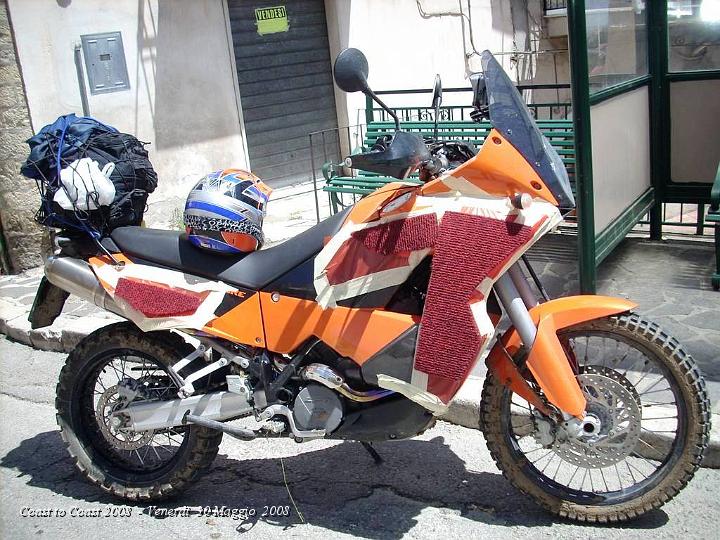 DSCN2850.JPG - La Ktm di Amen carica