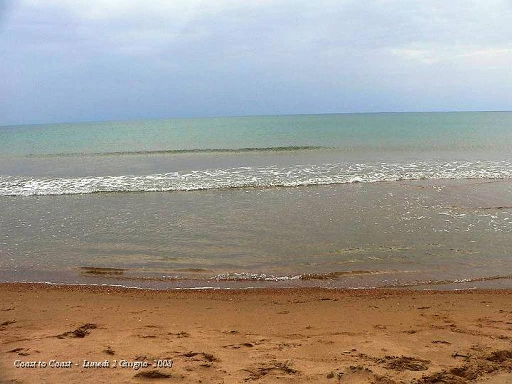 DSCN3460.JPG - Ed ecco il Mare Tirreno !!! Dopo un'Avventura lunga 4 giorni e 900 Km di sterrati più o meno impegnativi siamo arrivati alla nostra meta completamente stremati, ma contenti !! :-)