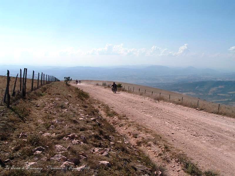 DSCF1232.JPG - Discesa dal Monte Subasio