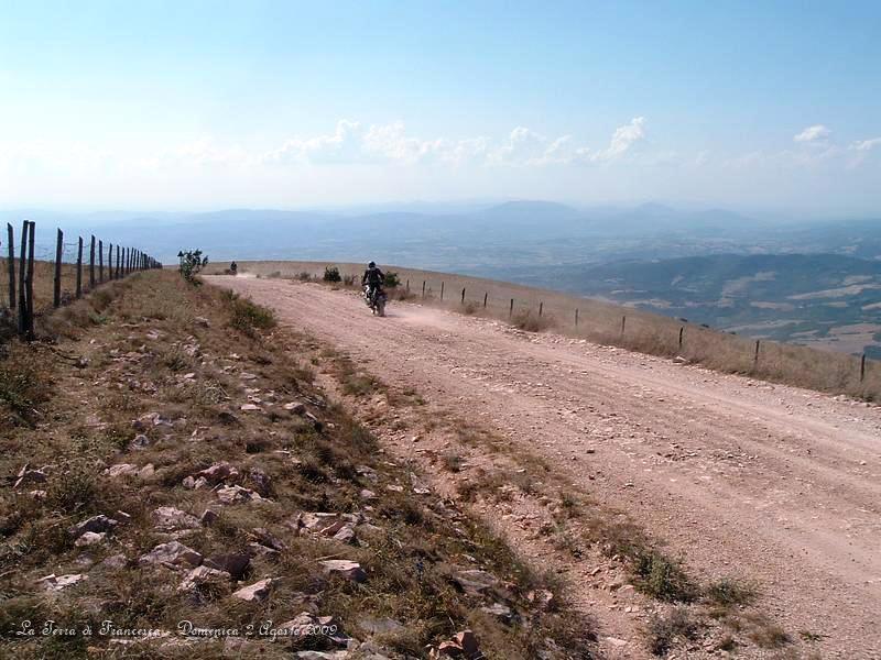 DSCF1235.JPG - Discesa dal Monte Subasio