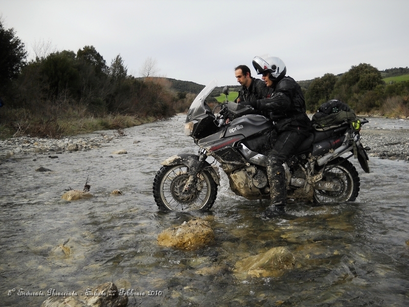 DSCN6378.JPG - Che foto ragazzi, alla faccia di chi usa queste moto per andare al bar.