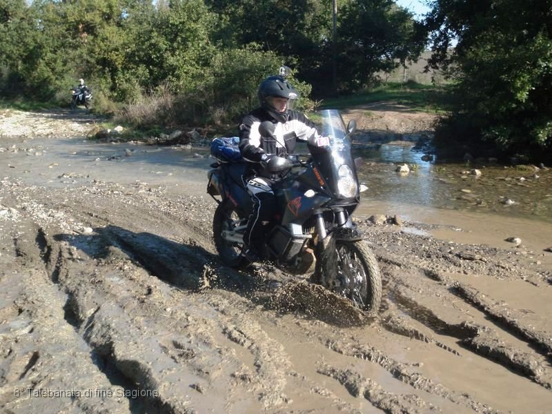 471.JPG - Piccolo guado con sassaia e fango