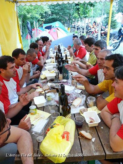 0044.JPG - Visti i gran km macinati per arrivare a Limone Piemonte e la regola che vietava il trasferimento su carrelli e furgoni abbiamo anche parecchia sete ..