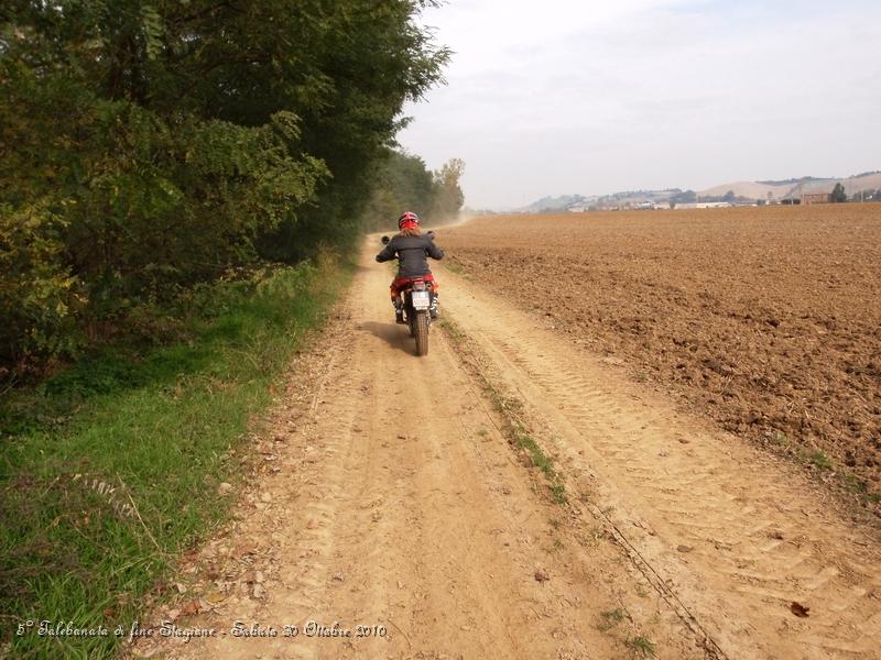 0446.JPG - Prese le indicazioni ogni partecipante parte da solo... dopo qualche minuto da chi lo precede...si deve ritrovare la coop e da li orizzontarci nella direzione giusta...