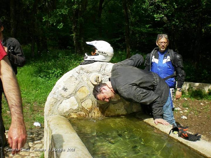 DSCN3012.JPG - Mauro si lava la testa