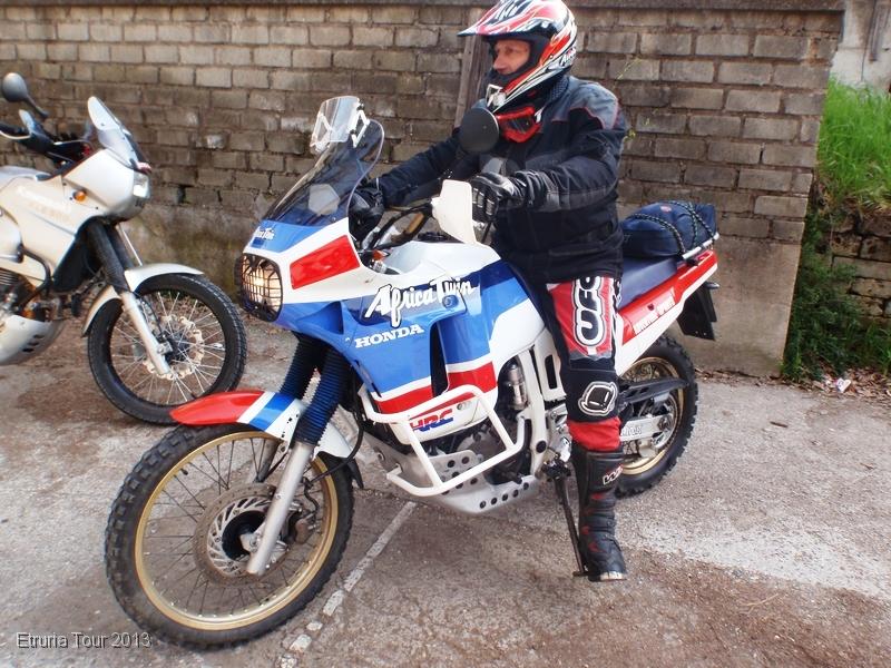 P3231275.JPG - "Nuova" fiammante Africa Twin 650.. Roberto ha fatto un vero affare !!